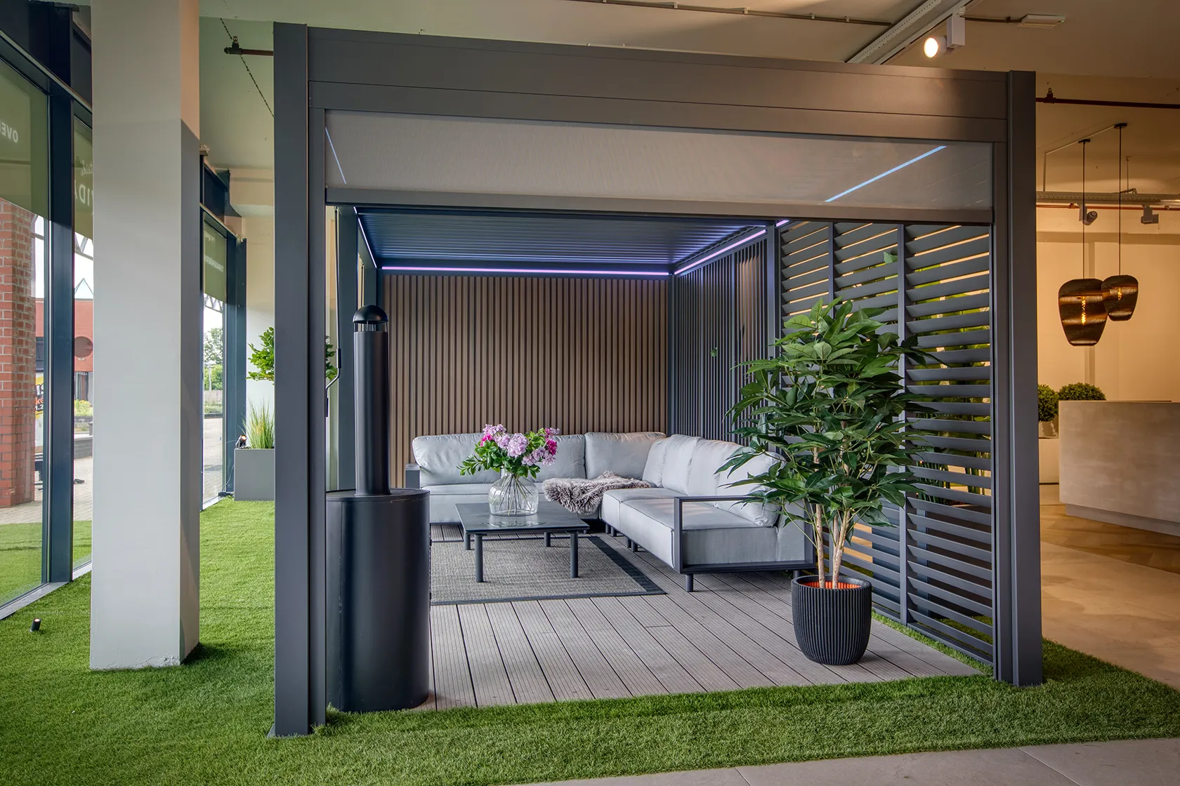 Lamellenüberdachung im ForaVida Showroom