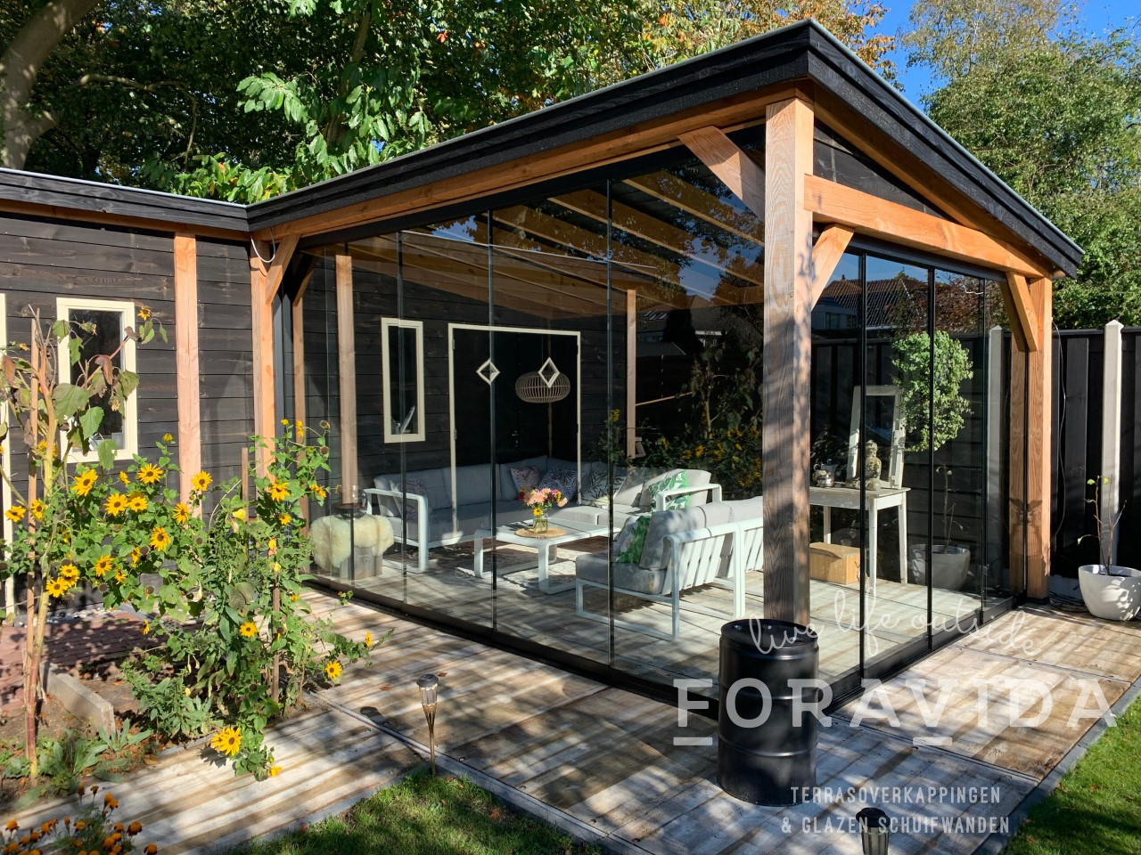 Schwarze Glasschiebewände 5-Schienensystem