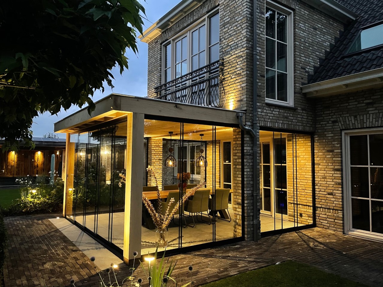 Terrassenüberdachung Licht im Dunkeln