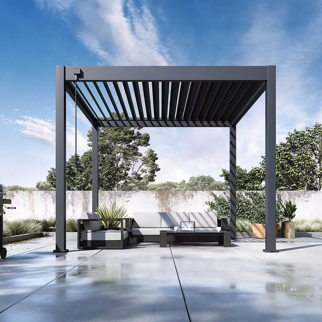 Klare Pergola mit geschlossenem Lamellendach
