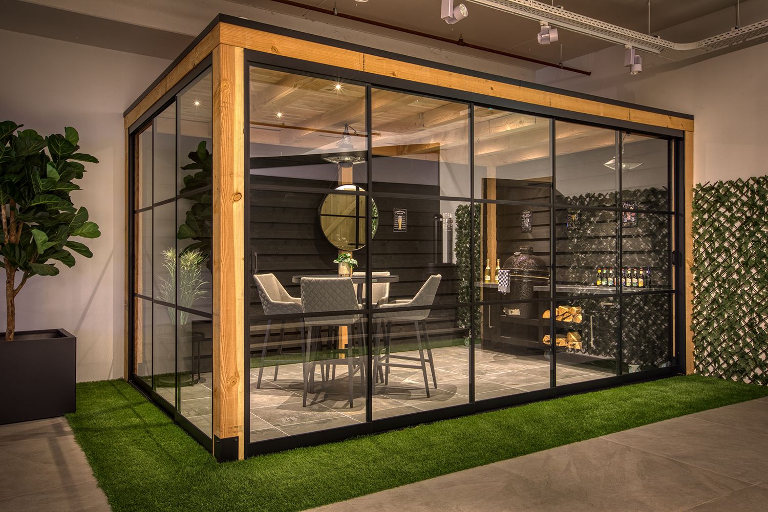 Glasschiebewand mit mattschwarzem Türgriff ForaVida