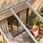 Terrassenüberdachung Plus 4,03 x 4 Meter Mattweiß Klarglas moderne Rinne – Glasdetail