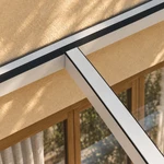 Terrassenüberdachung Plus 5 x 2,5 Meter Mattweiß Klarglas moderne Rinne – Wandanschlussdetail