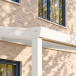 Terrassenüberdachung Plus 7,03 x 2,5 Meter Mattweiß Klarglas moderne Rinne – Rinnendetail