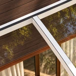 Terrassenüberdachung Plus 7,03 x 3,0 Meter Mattweiß Klarglas moderne Rinne – Verbindungsdetail
