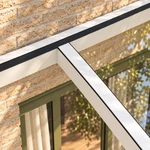 Terrassenüberdachung Plus 7,03 x 3,5 Meter Mattweiß Klarglas moderne Rinne – Verbindungsdetail