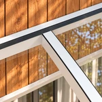 Terrassenüberdachung Plus 7,03 x 4,0 Meter Mattweiß Klarglas moderne Rinne – Verbindungsdetail