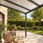 Terrassenüberdachung Plus 3 x 3 Meter Anthrazit Opal Polycarbonat moderne Rinne – Gartenblick mit Katze