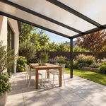 Terrassenüberdachung Plus 4 x 4 Meter Mattschwarz Opal Polycarbonat moderne Rinne – Unteransicht