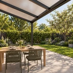 Terrassenüberdachung Plus 5 x 2,5 Meter Mattschwarz opales Polycarbonat moderne Rinne – Unteransicht