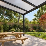Terrassenüberdachung Plus 5,03 x 3,0 Meter Mattschwarz Opal-Polycarbonat moderne Rinne – Ansicht unter dem Dach