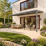 Terrassenüberdachung Plus 6 x 2,5 Meter Anthrazit opales Polycarbonat moderne Rinne – Seitenansicht