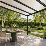 Terrassenüberdachung Plus 6 x 4 Meter Mattschwarz opales Polycarbonat moderne Rinne – Unteransicht