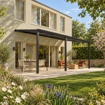 Terrassenüberdachung Plus 7 x 3,5 Meter Mattschwarz opales Polycarbonat moderne Rinne – Gesamtansicht