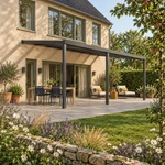 Terrassenüberdachung Plus 7 x 4 Meter Anthrazit opales Polycarbonat moderne Rinne – Gesamtansicht