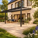 Terrassenüberdachung Plus 7 x 4 Meter Mattschwarz opales Polycarbonat moderne Rinne – Seitenansicht